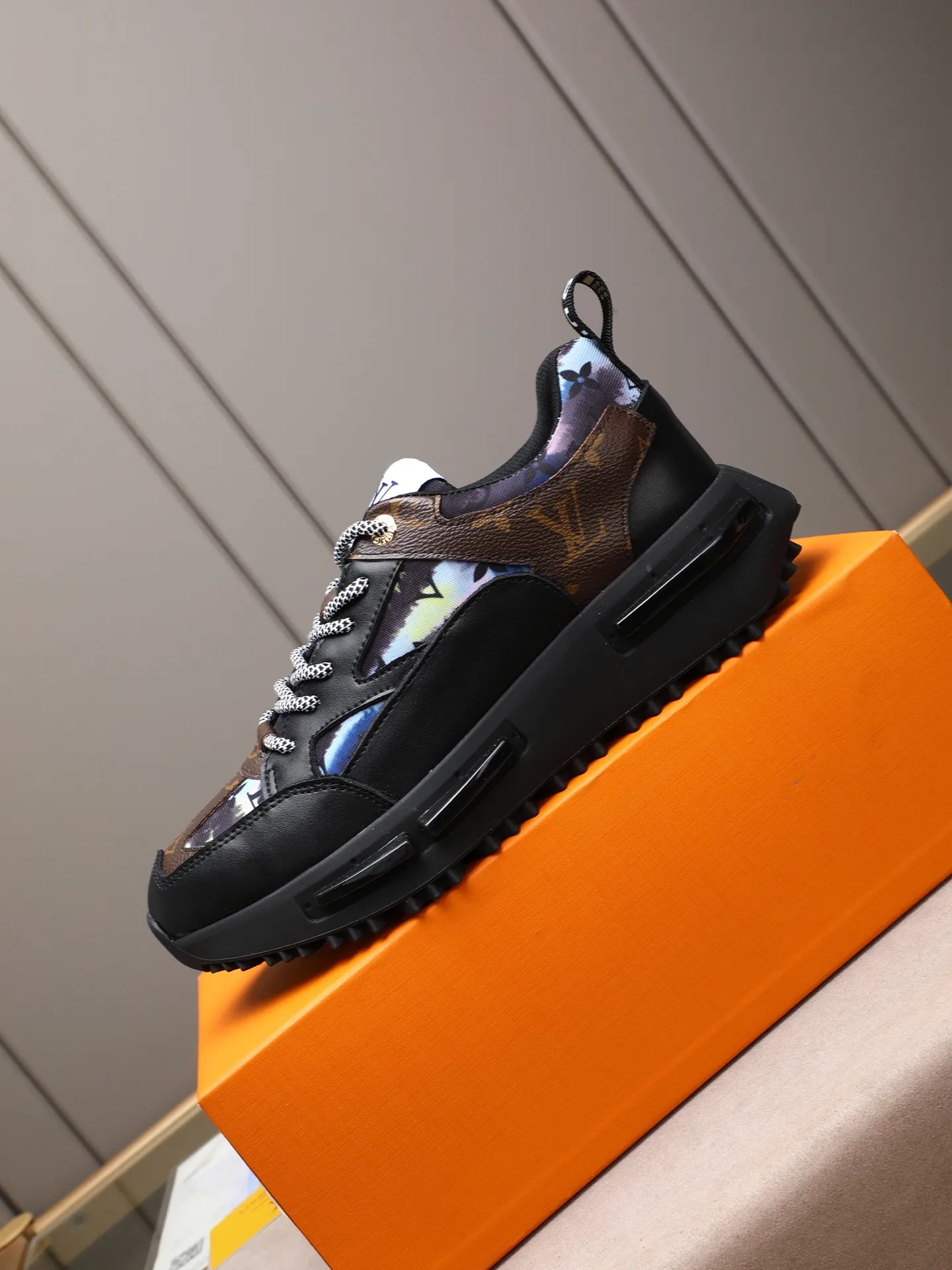 Men's shoes 💰460 [LV] Made of imported L special fabric spliced ​​with cowhide and comfortable mesh lining. Privately molded foam TPU outsole, super light and comfortable on the feet! Perfect last shape, generous and fashionable design, 4 colors available! Code number: 38–44 (45 customized